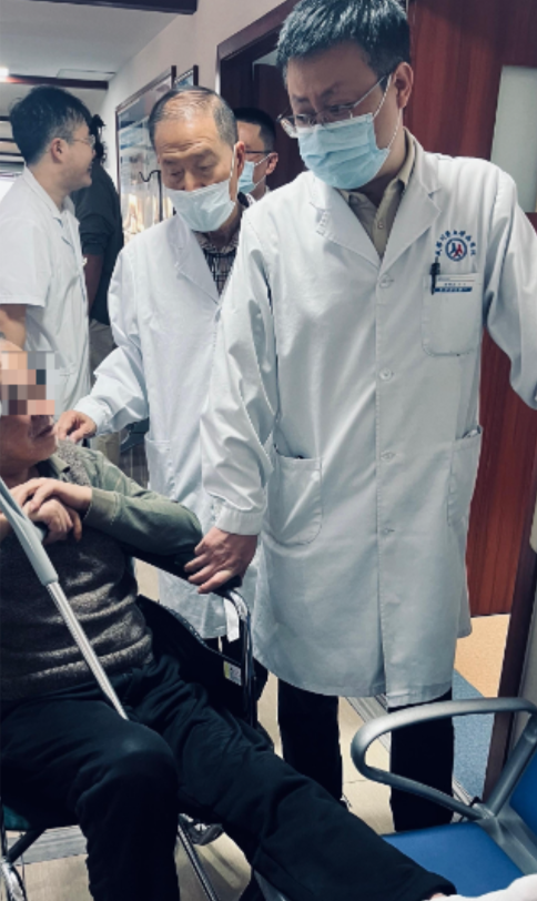杨明杰 查房
